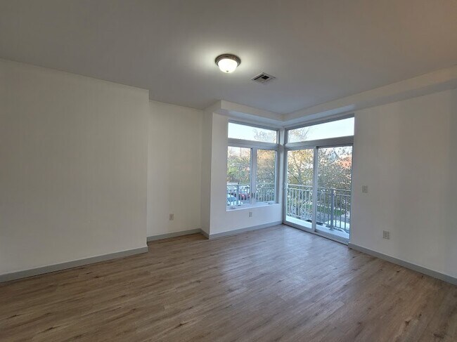 Building Photo - 100 Elwood Ave