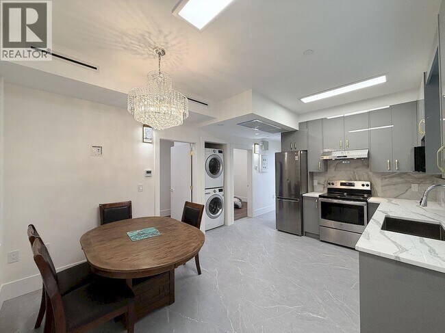Photo du bâtiment - 10XX E 62nd Ave