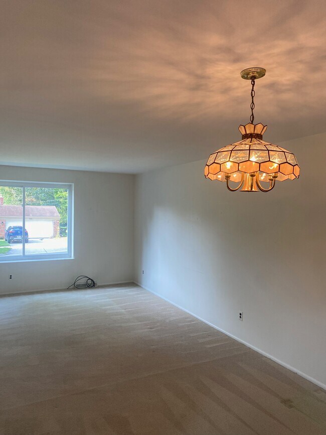 Building Photo - 503 Maplewood St