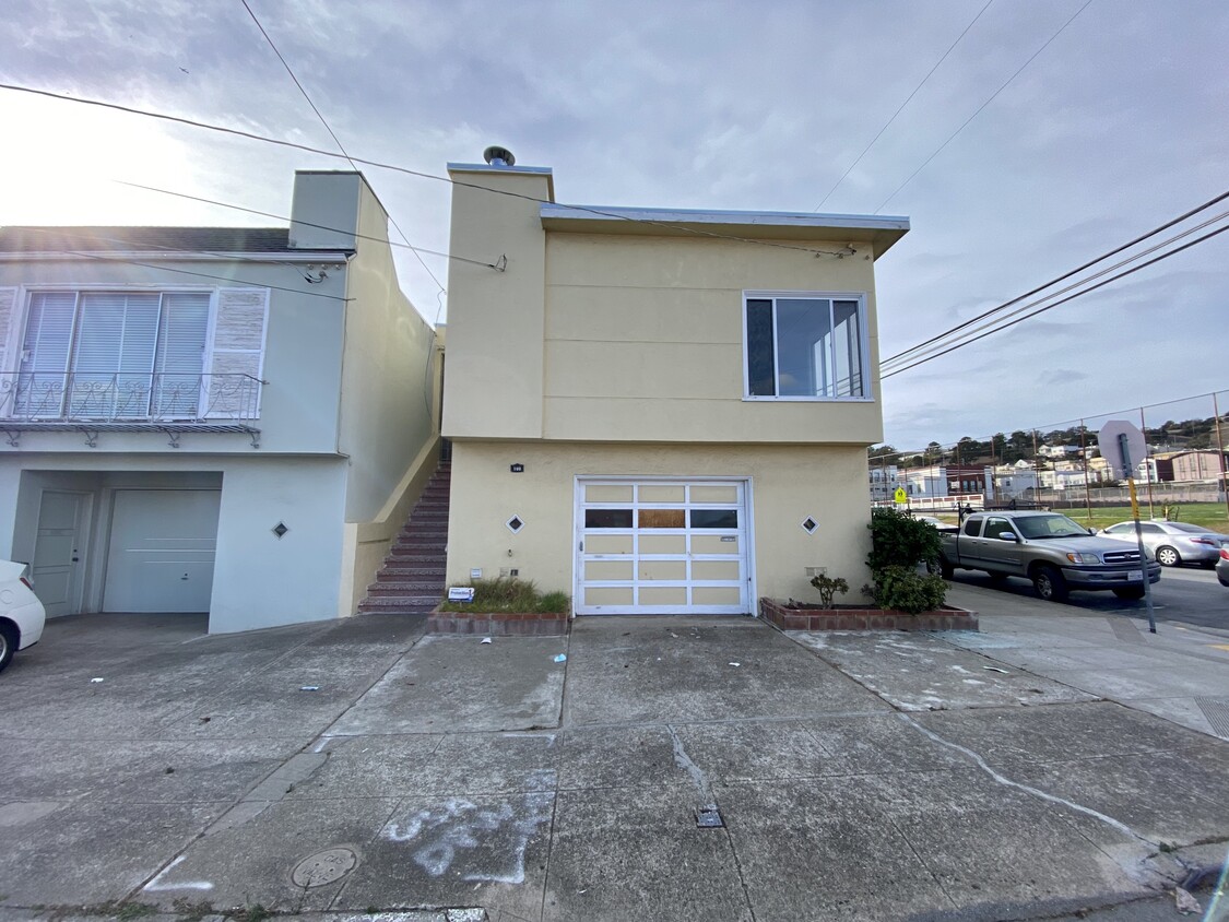 Primary Photo - 100 Cora St