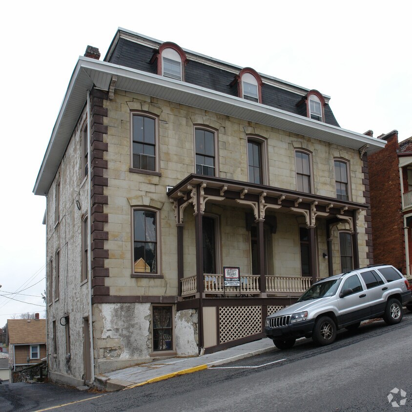 Building Photo - 119 E High St