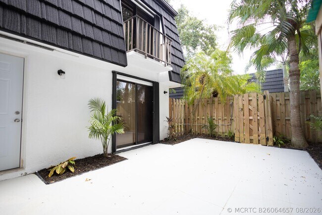 Foto del edificio - 317 Woodland Rd