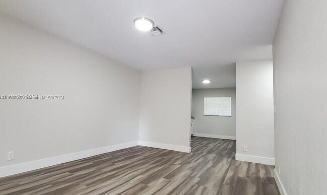 Foto del edificio - 450 SW 2nd St