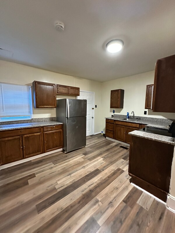 Foto del edificio - 127 Poplar Ave