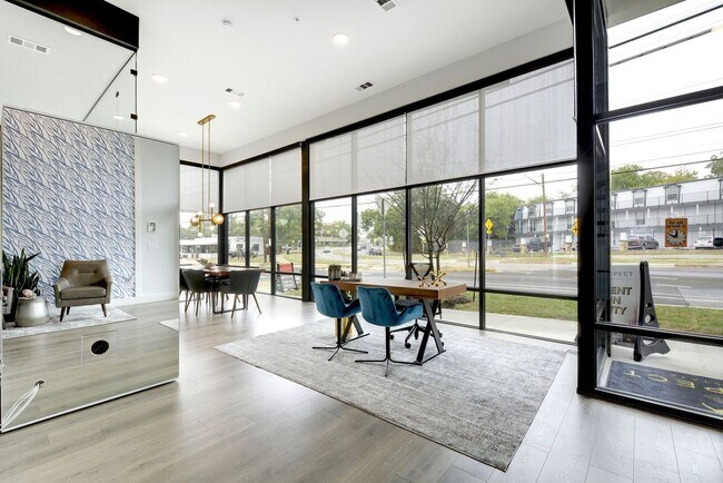 Building Photo - 2213 Poquito St