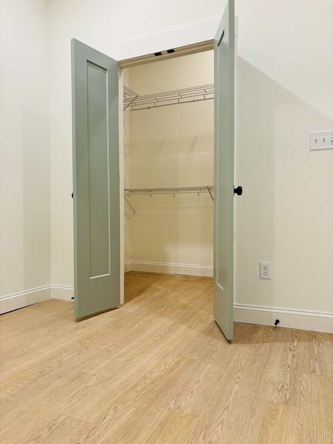 Building Photo - 711 Broadway St