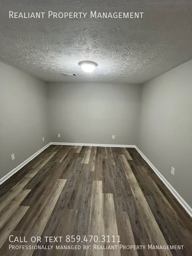 Building Photo - 209 Lakeshore Dr