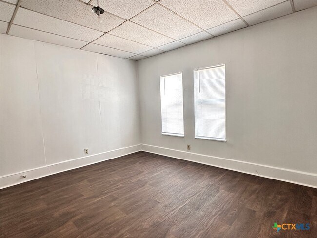 Foto del edificio - 244 W Sessom Dr