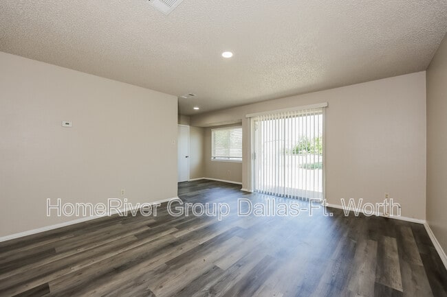 Foto del edificio - 8428 Raymond Ave