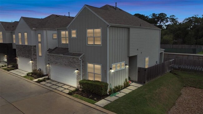 Building Photo - 8821 Hollister Pine Ct