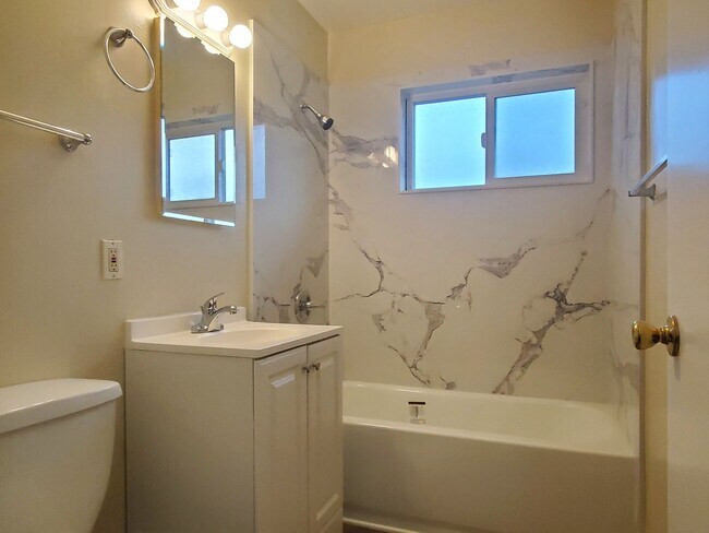 Foto del edificio - 844 Maryann Dr