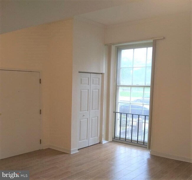 Building Photo - 1317 W Fayette St