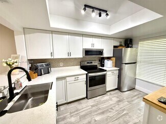 Building Photo - 300 Promenade Dr