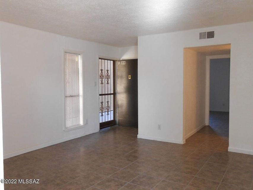 Foto principal - 1620 N Wilmot Rd