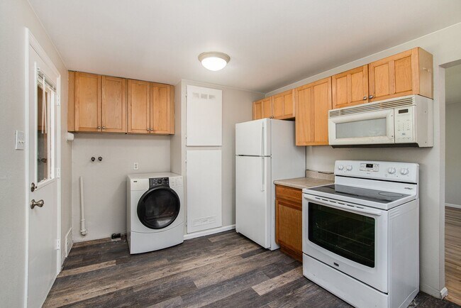Foto del edificio - Beautifully remodelled 4 Bedroom home - Sh...