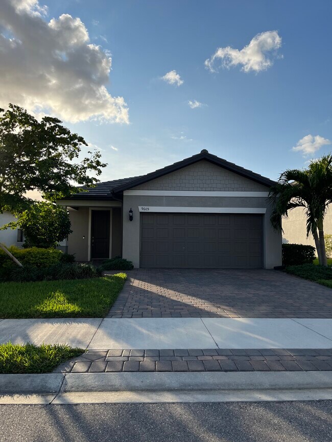 Building Photo - 9605 Bexley Dr