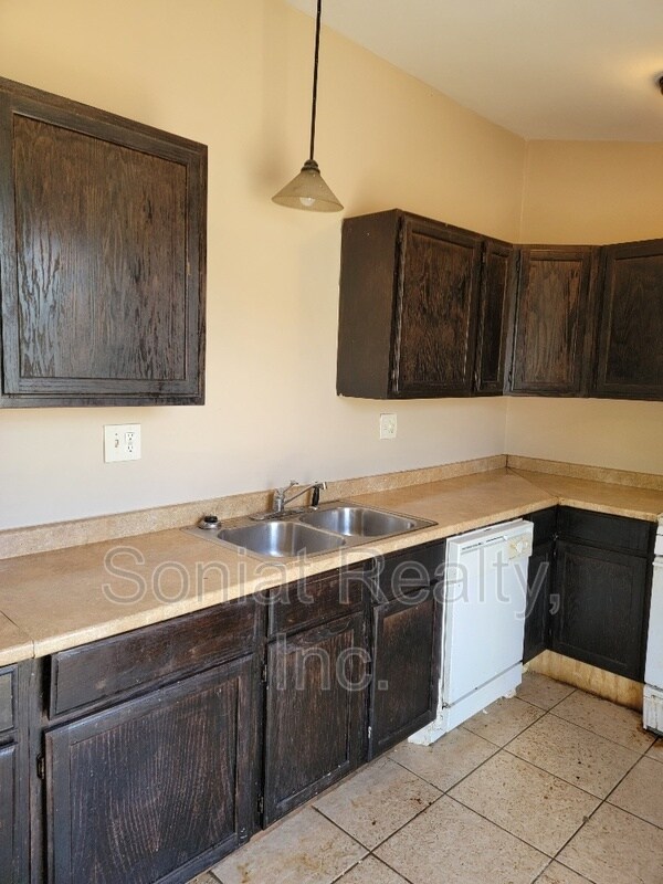 Foto principal - 8637 Belfast St