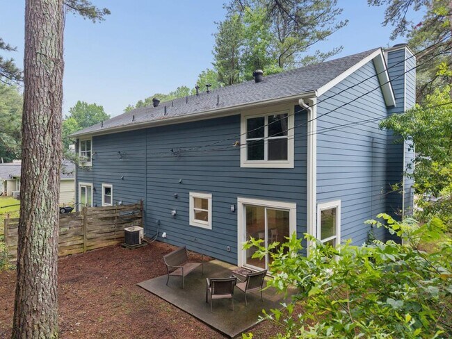 Foto del edificio - 4930 Farmstead Ct NE