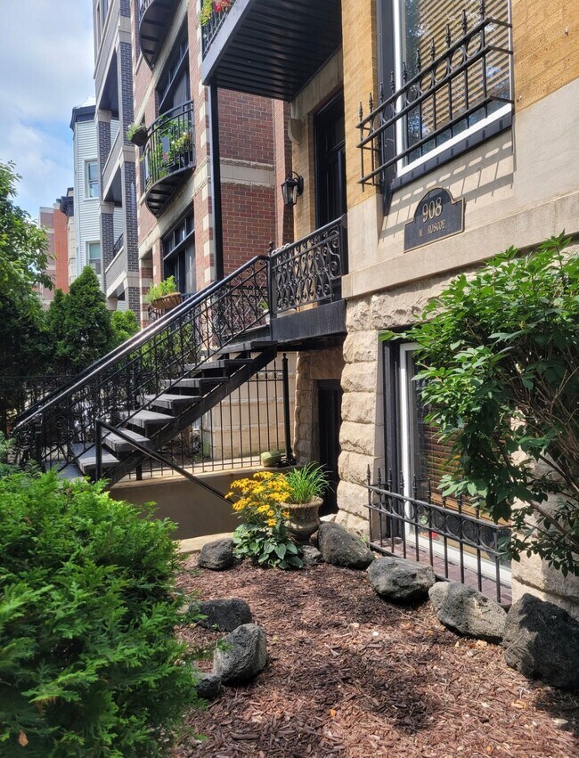 Foto del edificio - 908 W Roscoe St