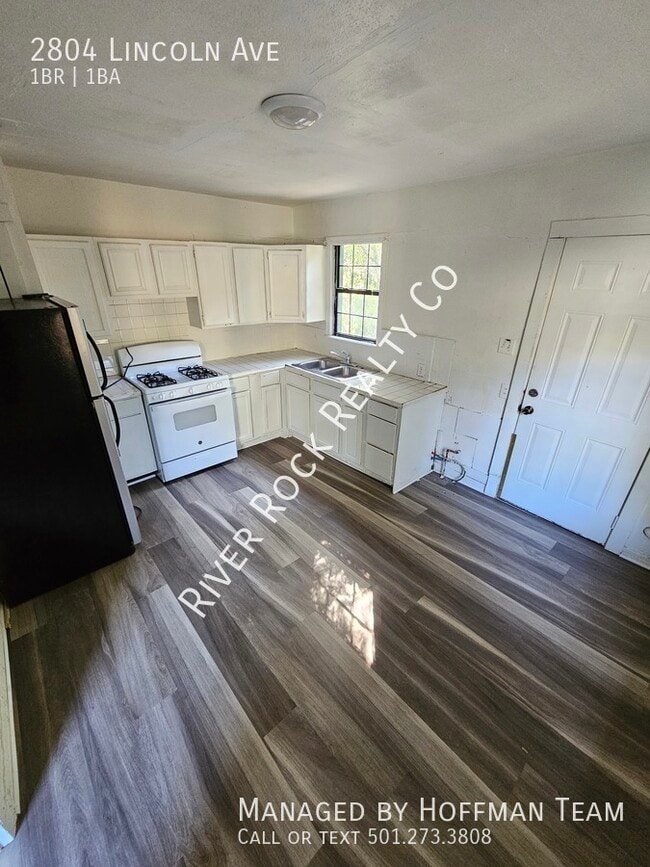 Building Photo - 2804 Lincoln Ave