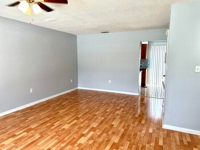 Foto del edificio - 7404 Woodburn Ct