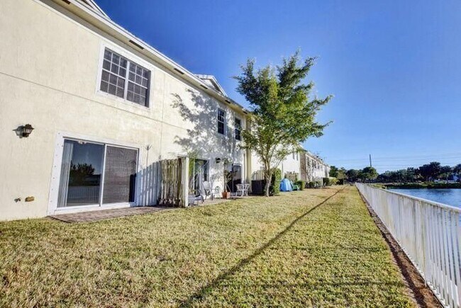 Building Photo - Emerald Vista, Lake Worth Beach, FL 33461 ...