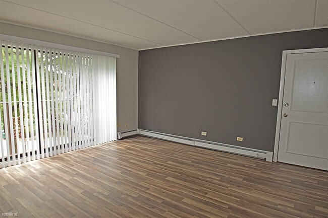 Foto del edificio - 1 br, 1 bath Apartment - 15 E Maple St