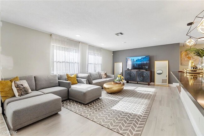 Foto del edificio - 5 br, 3 bath House - 4160 NW 100th Ave