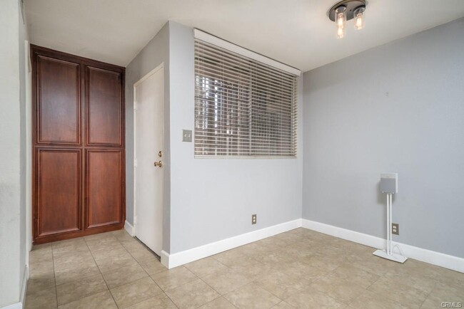 Building Photo - 6979 Palm Ct