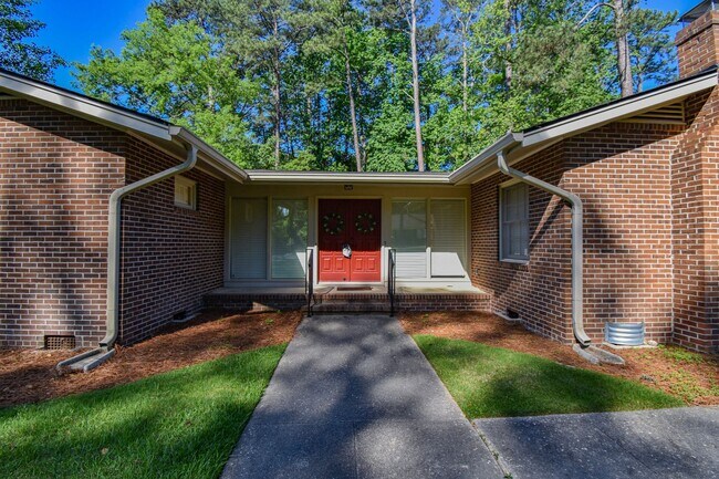 Building Photo - Available Now! 3 Bedroom 2 Bathroom Home- ...