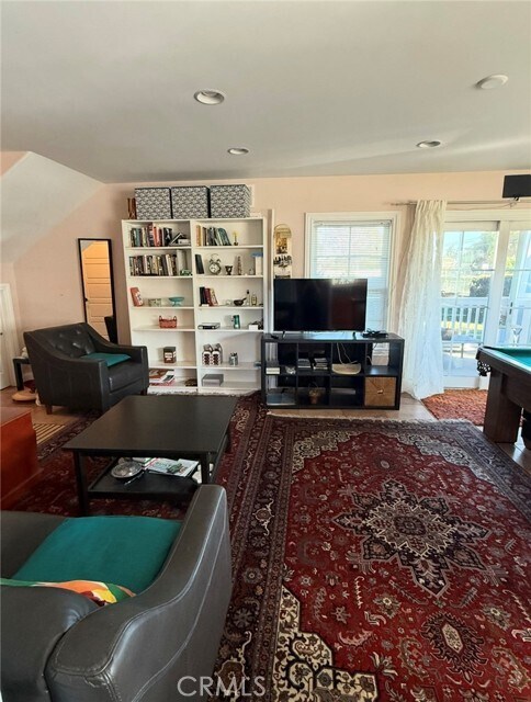 Foto del edificio - 2367 Elden Ave