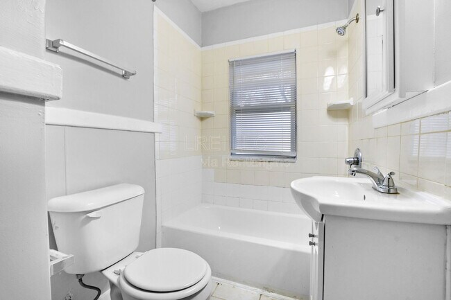 Foto del edificio - 724 Brookline Ave