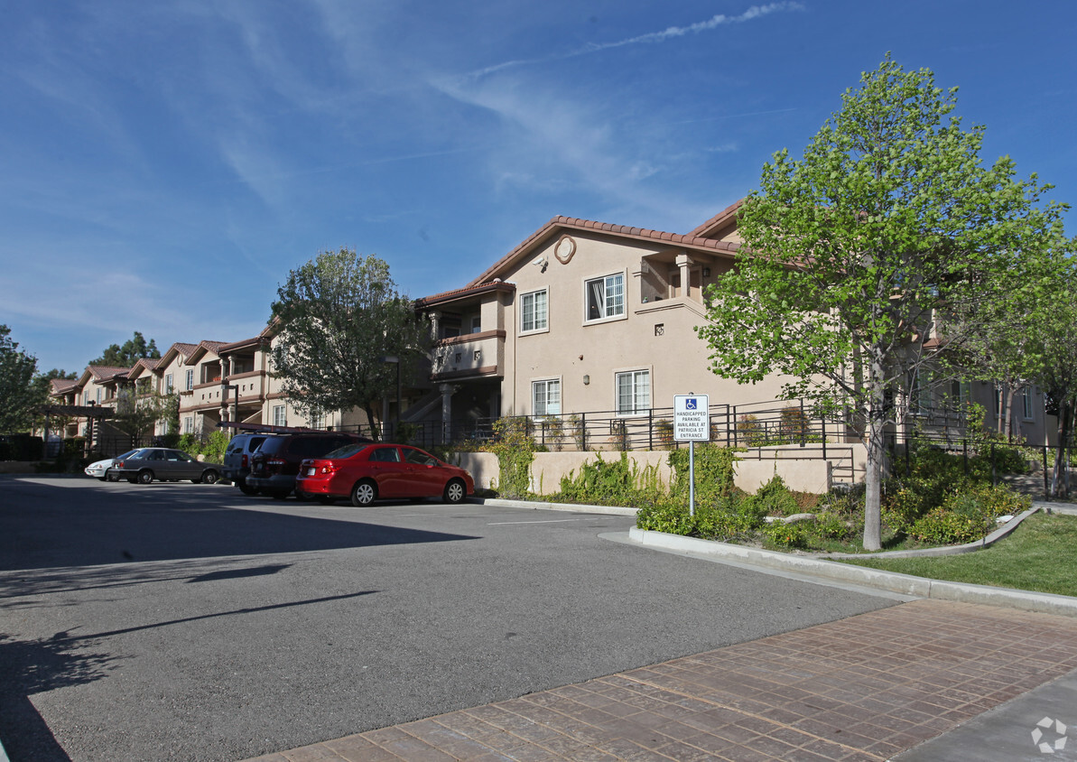Primary Photo - Pattywood Apartments