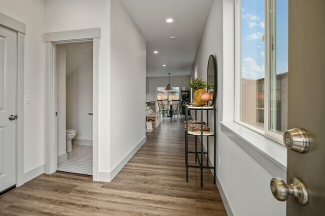 Foto del edificio - 1321 Oppek St NE