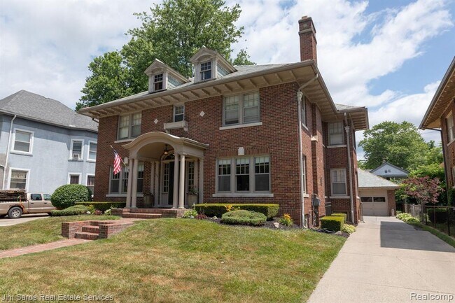 Front - 164 Market St