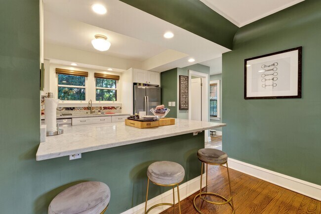 Foto del edificio - 4112 N Downer Ave