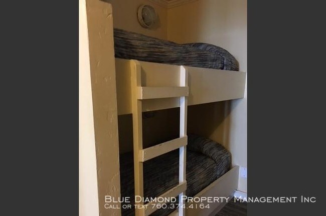 Foto del edificio - THIS IS A VACATION RENTAL, 1,200 PER WEEK