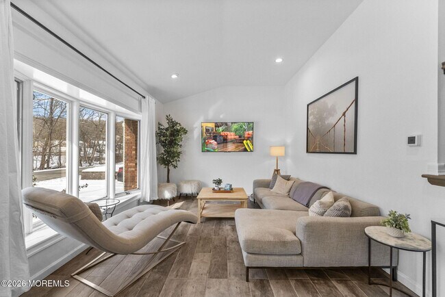Foto del edificio - 191 Lakeshore Dr