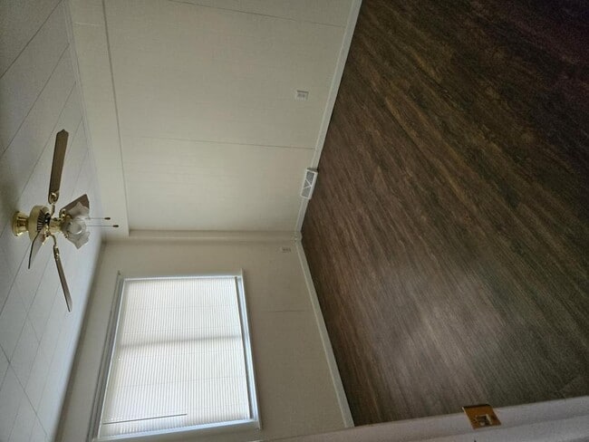 Building Photo - 1364 W Midland Rd