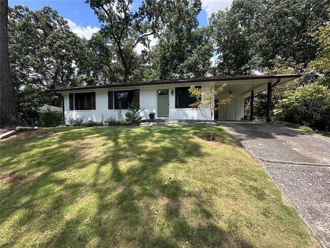 Foto del edificio - 2498 Lakewood Dr NW