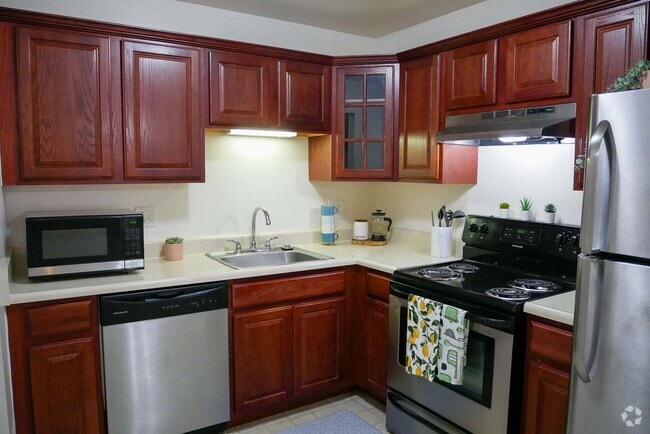 Kitchen - Cherry Style Cabinet - Meadowbrook Village