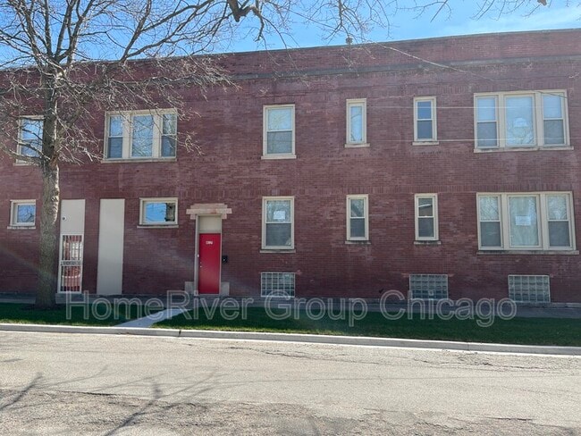 Building Photo - 817 W 73rd St