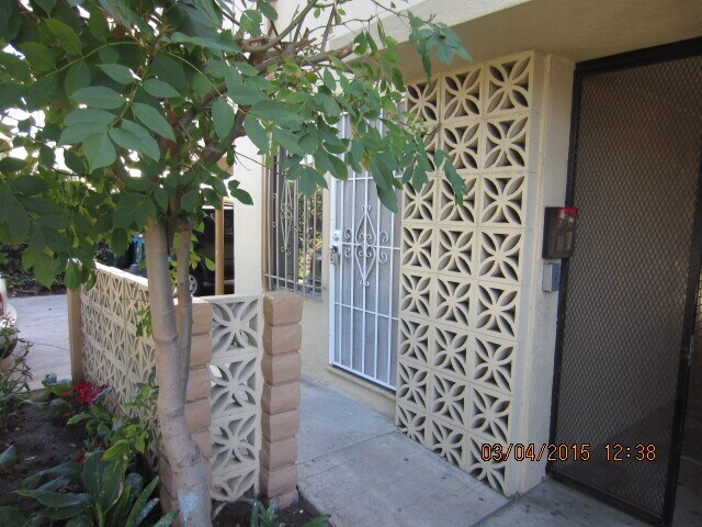 Building Photo - 2038 S Holt Ave