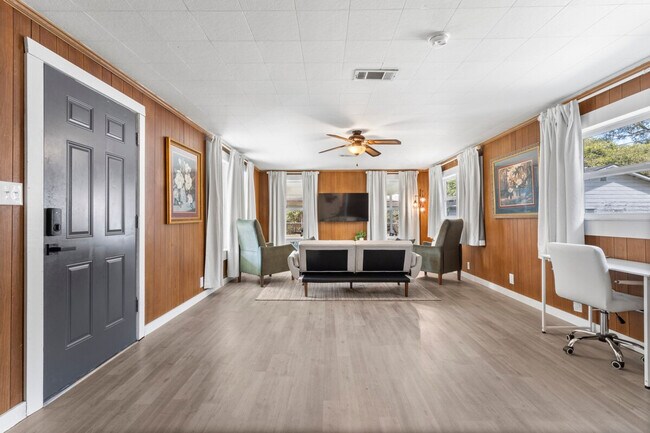 Foto del edificio - 10104 Johns Bayou Rd