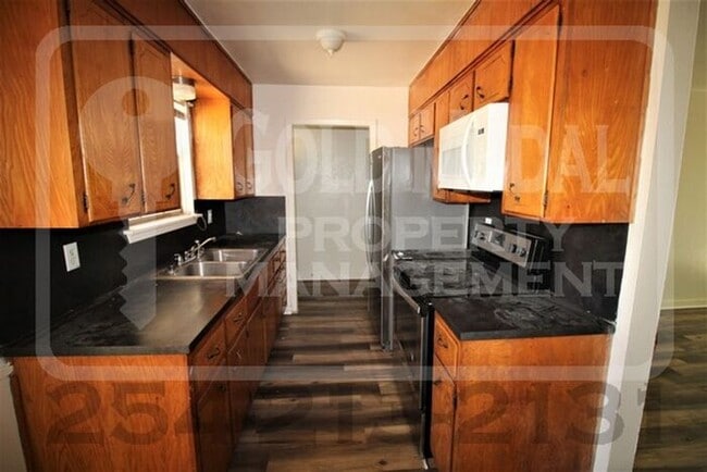 Building Photo - 1201 Santa Rosa Dr