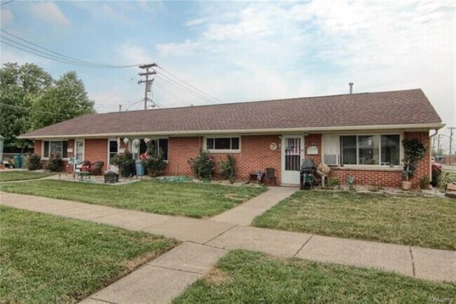 Building Photo - 1404 Brest Ave