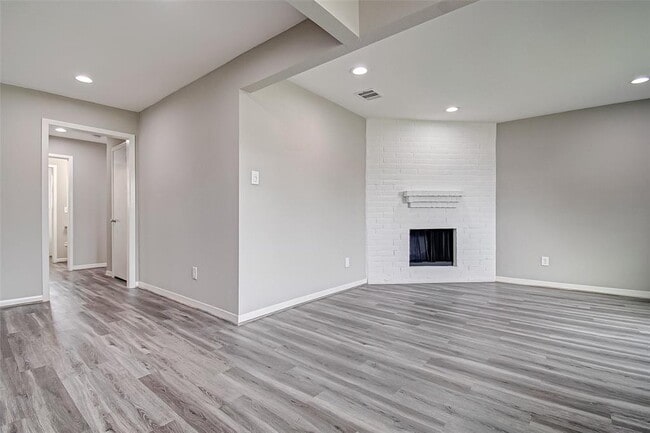 Building Photo - 7918 Battleoak Dr