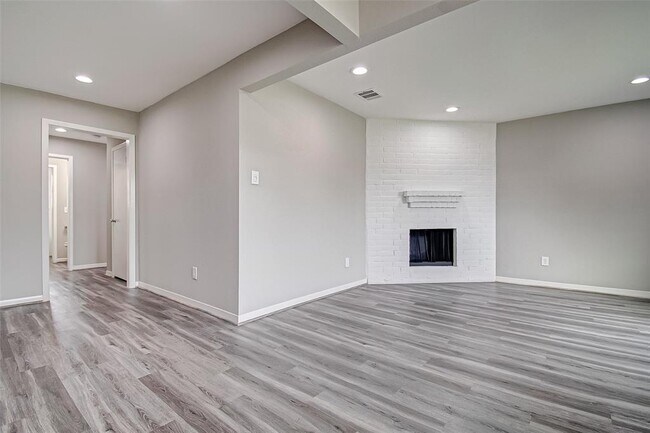 Foto del edificio - 7918 Battleoak Dr