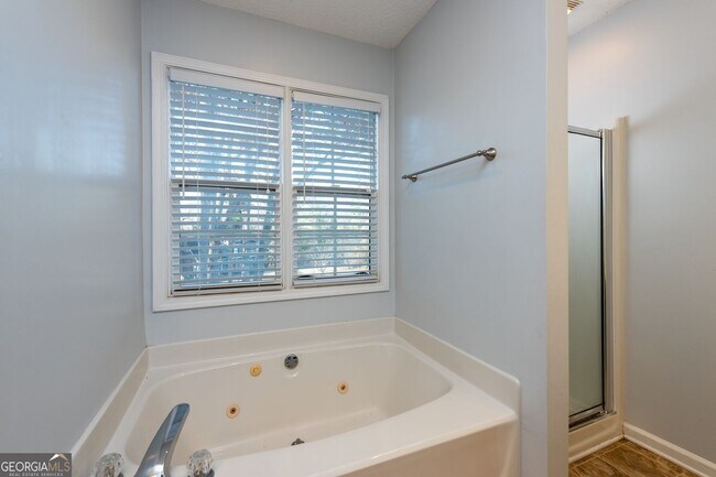 Building Photo - 135 Sandwood Dr