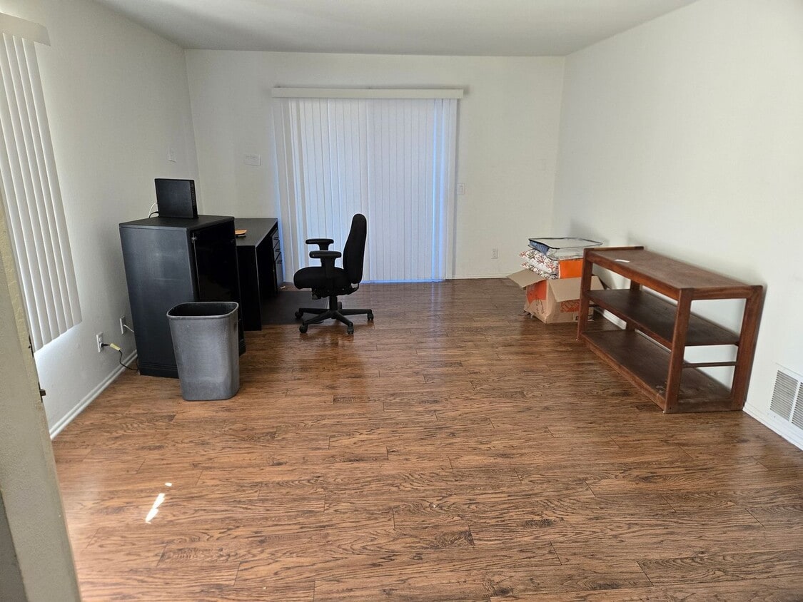 Lovely Ground Level 1 Bedroom 1 Bathroom In Irvine - Lovely Ground Level 1 Bedroom 1 Bathroom In Irvine